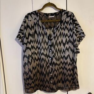 Pleione Black and Gray Buttoned Short Sleeve Blouse